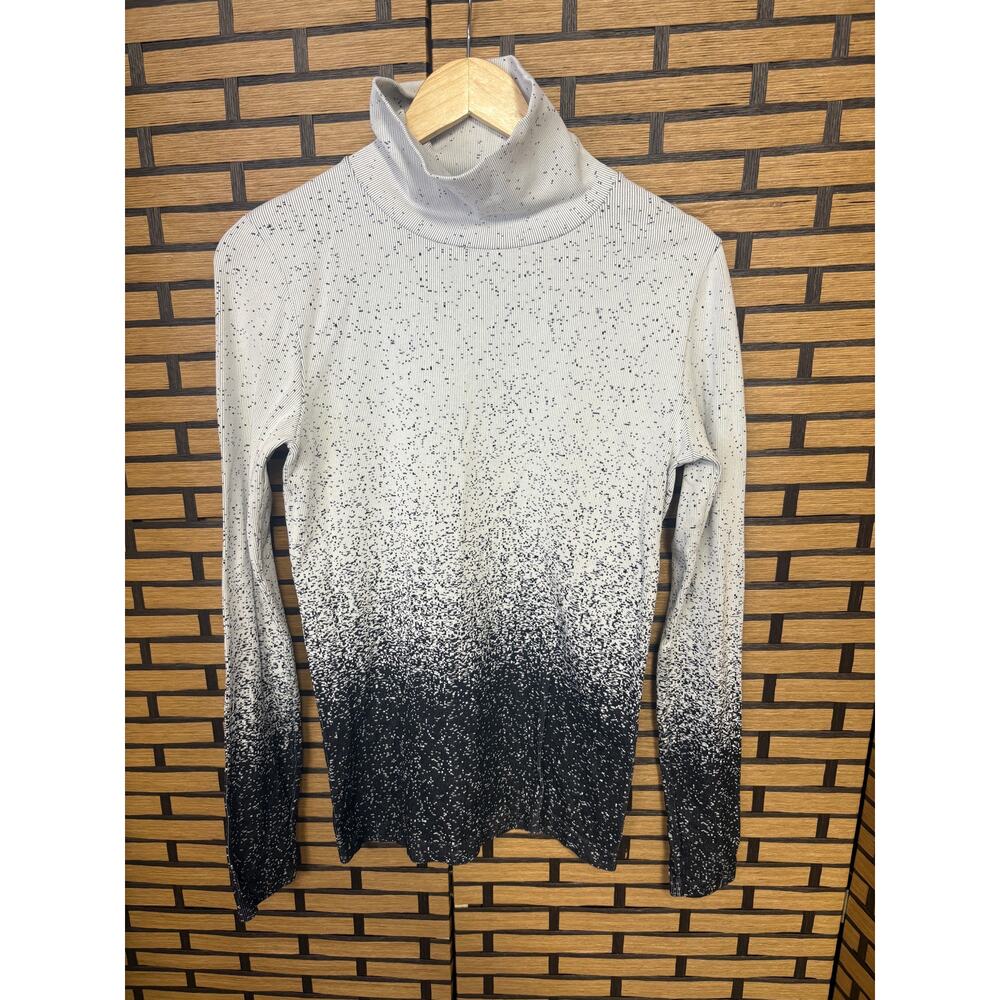 Athleta Flurry Base Layer Ombré White And Black Turtleneck Size Large